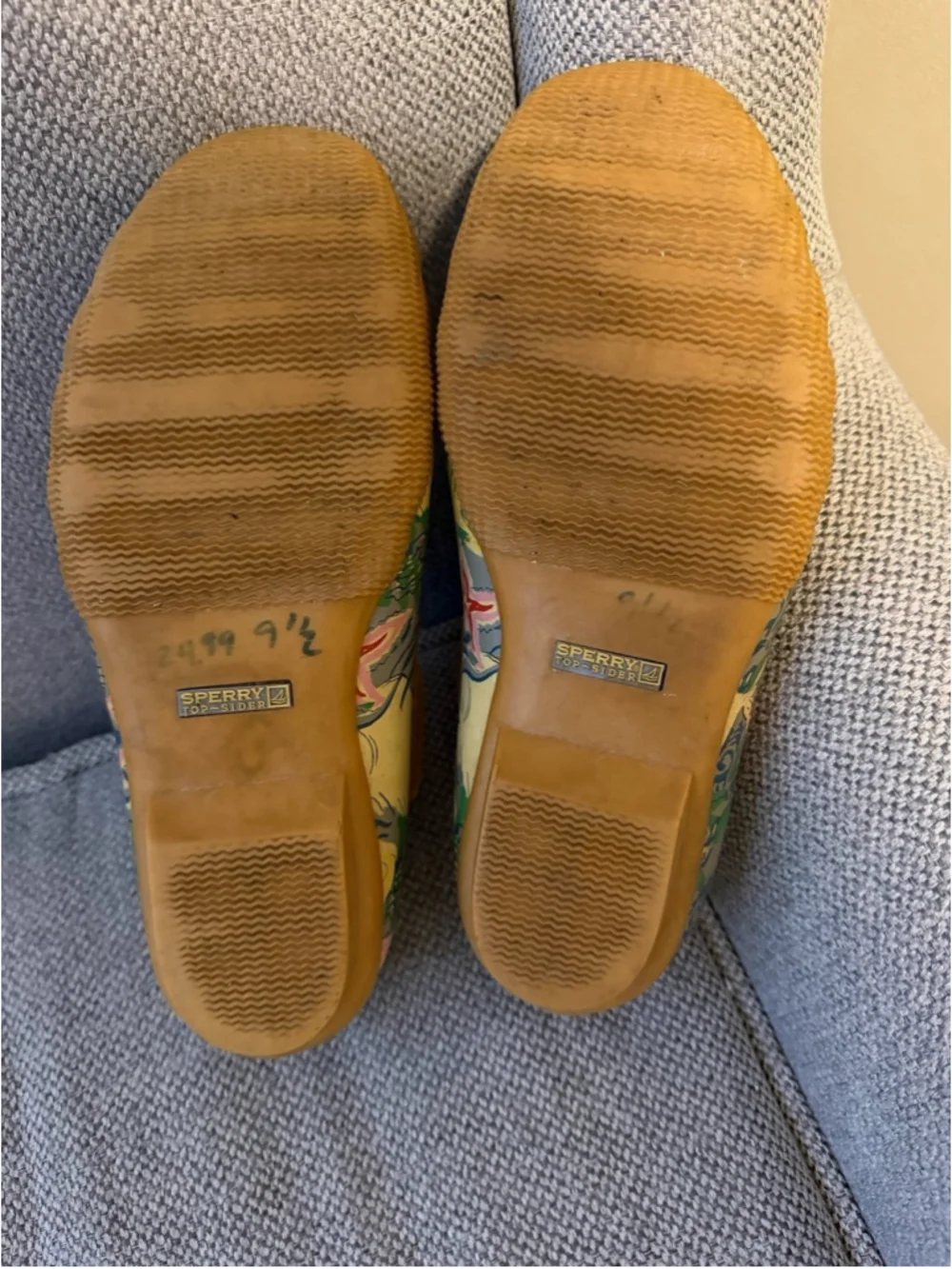 Sperry women's VTGwaterproof duck shoes with a colorful seashell and ocean wave
